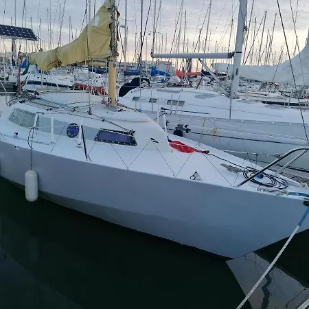Botel Voilier A Quai Evasion V *