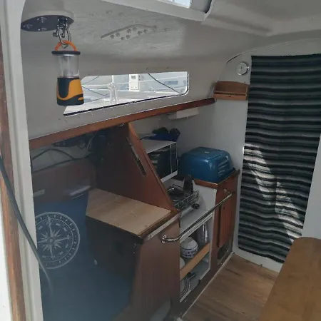 Voilier A Quai Evasion V Botel